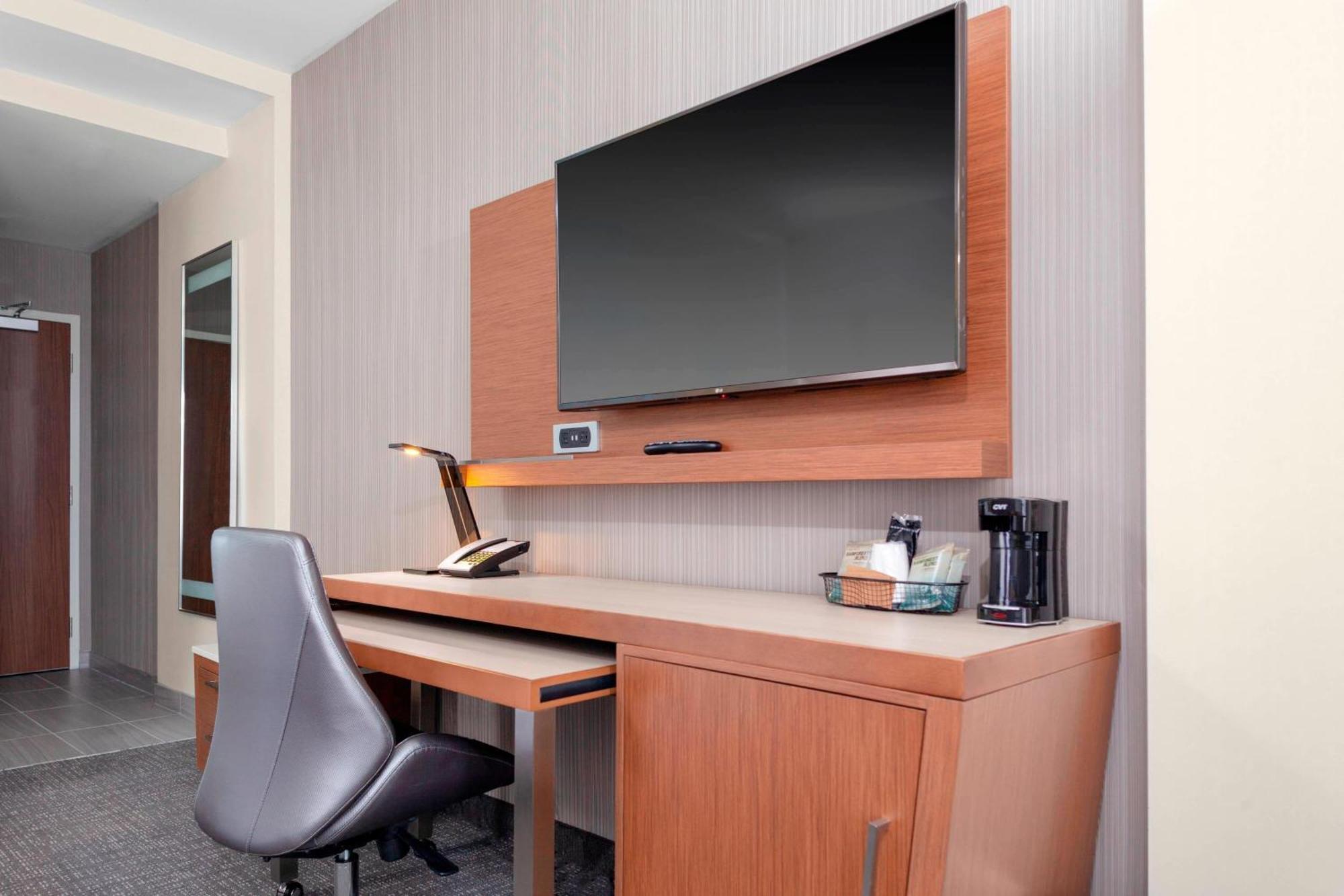 Отель Courtyard By Marriott Deland Historic Downtown Экстерьер фото