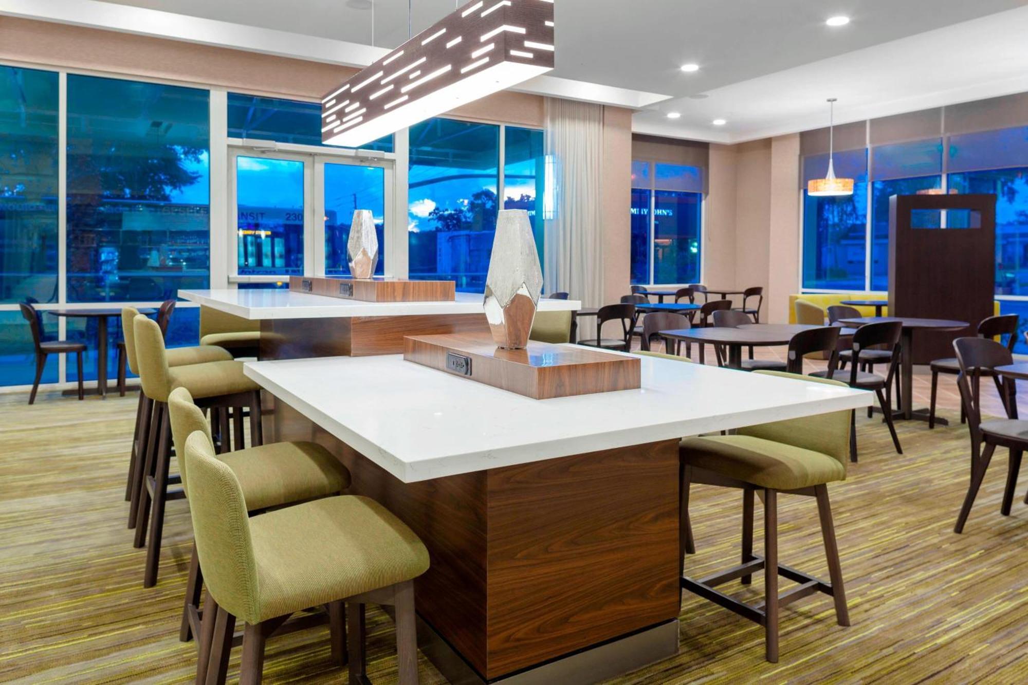Отель Courtyard By Marriott Deland Historic Downtown Экстерьер фото