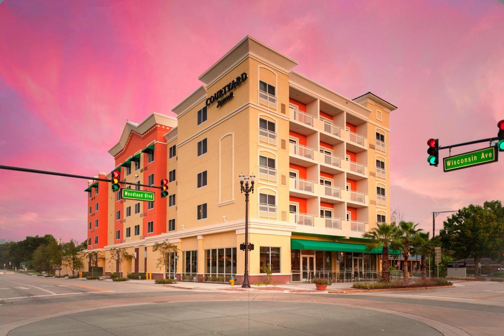 Отель Courtyard By Marriott Deland Historic Downtown Экстерьер фото
