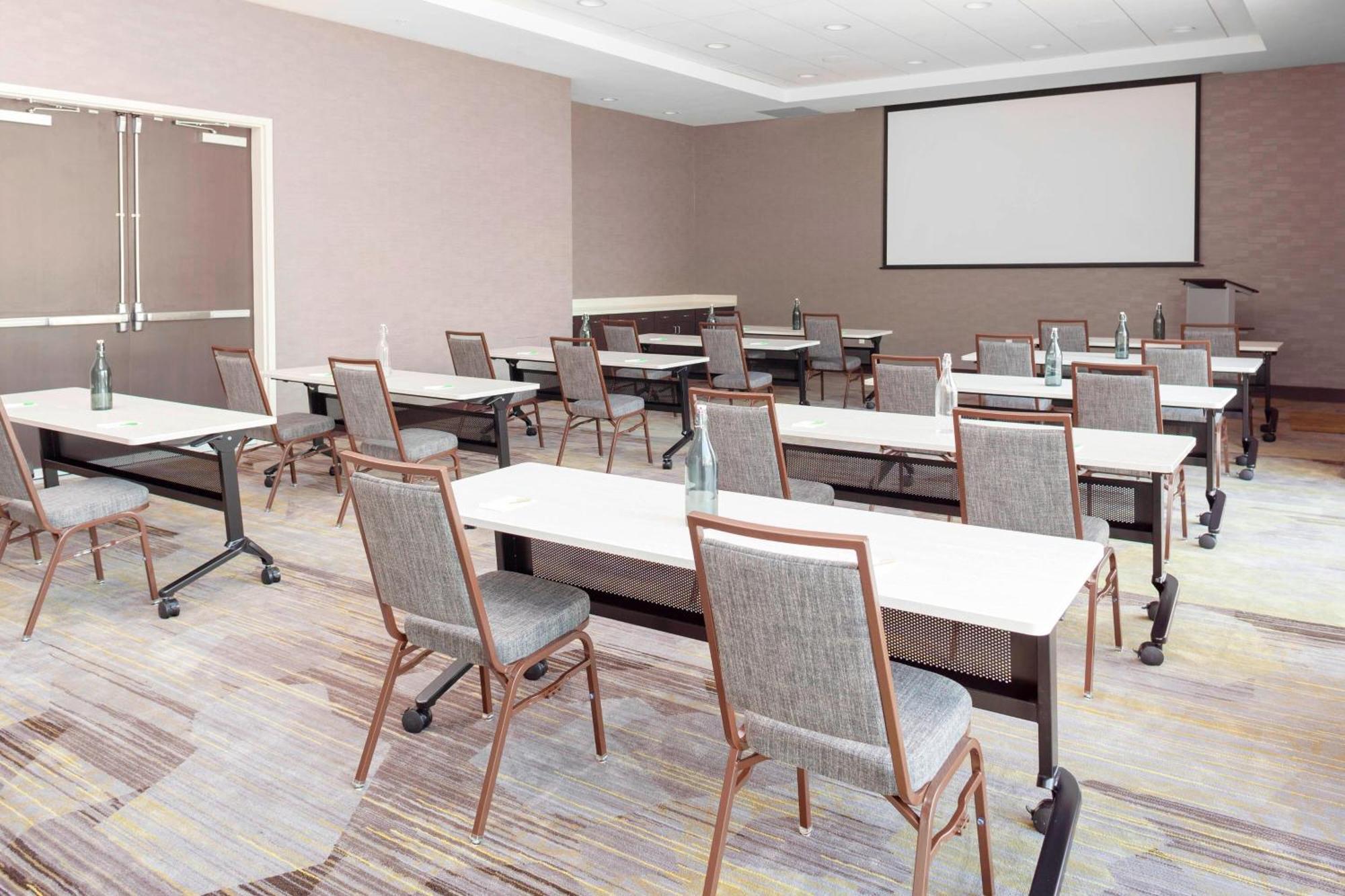 Отель Courtyard By Marriott Deland Historic Downtown Экстерьер фото